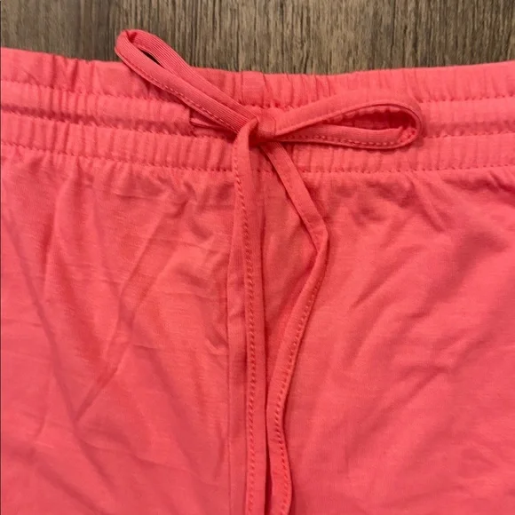 All in Motion Women’s Shorts in Coral. Size 4x - Picture 3 of 3